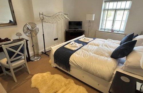 Winkhill House | Farmhouse - Sleeps 6 - Pet friendly - Garden