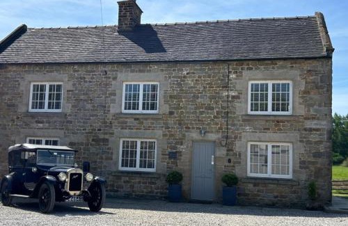 Winkhill House | Farmhouse - Sleeps 6 - Pet friendly - Garden