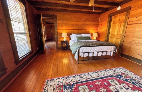 Ledbetter Other | Farmhouse + Studio 15 Mins to Round Top