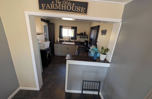 Walkerville Apartment | Farmhouse Studio just minutes from uptown.