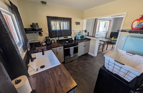 Walkerville Apartment | Farmhouse Studio just minutes from uptown.