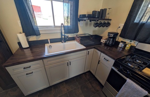 Walkerville Apartment | Farmhouse Studio just minutes from uptown.