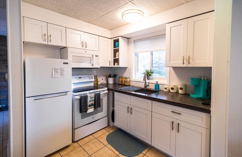 Logan House | Farmhouse Teal Suite