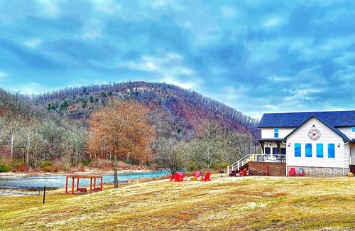 Glenwood House | Farmhouse: Waterfront+Slide+Swings+V-ball+FirePit