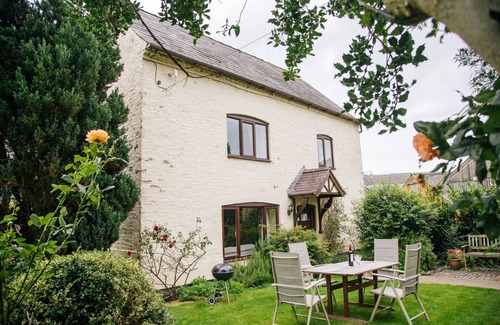 Malpas House | Farmhouse Wing - Stunning 2 bedroomed Farmhouse.