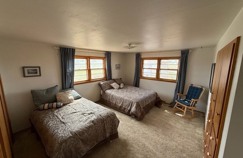 Lovell Other | Farmhouse with a pool, hot tub and parking. Between Cody and the Big Horn Mts