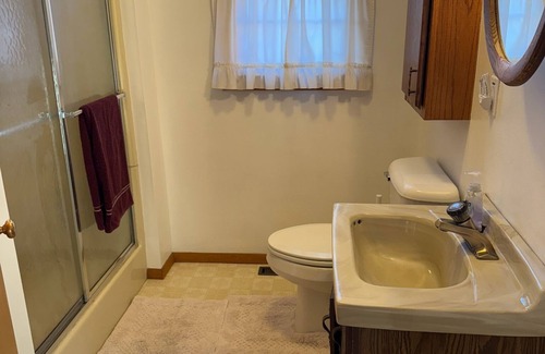 Lovell Other | Farmhouse with a pool, hot tub and parking. Between Cody and the Big Horn Mts