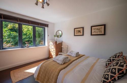 Totnes House | Farmhouse With Garden & Countryside Views
