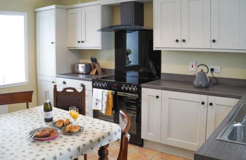 Loughinisland House | Farmhouse with Hot tub Sleeps7
