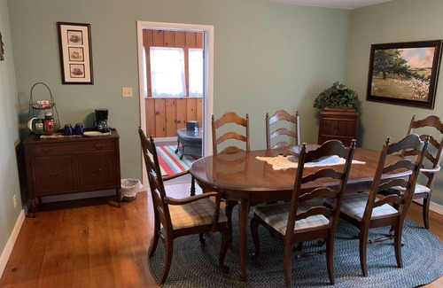 Tebbetts House | Farmhouse with lots of fun! Near Jefferson City, MO Sleeps 6!