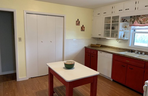 Tebbetts House | Farmhouse with lots of fun! Near Jefferson City, MO Sleeps 6!