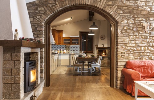 Assisi Villa | Farmhouse with pool, perfect for families and groups of friends