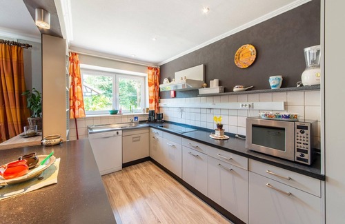 Walk House | Farmhouse with Pool, Waimes