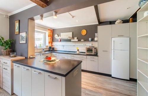 Walk House | Farmhouse with Pool, Waimes