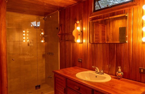 Poas Volcano National Park Cabin | FARMLAND PARADISE, Poas Volcano 4-bedroom cabin