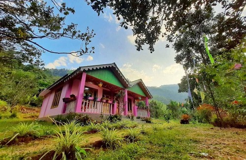 Turuk Cottage | Farmstay @ Chhota Mungwa, Darjeeling For Family, Friends & Furry Friends.