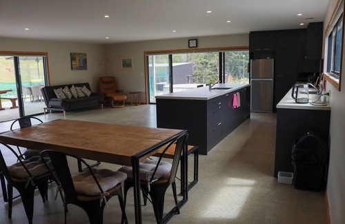 Mahurangi West Cabin | Farmstay getaway in a subtropical paradise - Cabin 1 of 2