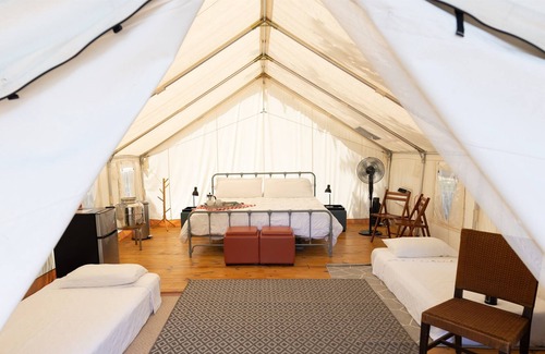 Irene RV Rental | Farmstay Glamping with AC near Corsicana, TX
