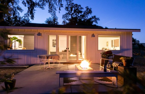 Templeton House | Farmstay off 46W + Vineyard Drive, Paso Robles Lavender Co, w/Hot tub