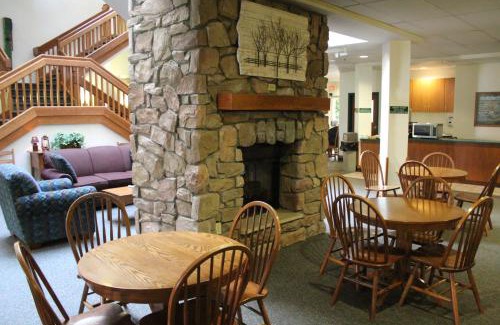 Shipshewana Hotel | Farmstead Inn and Conference Center