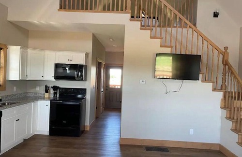 Harrodsburg Villa | Farmview Villa on Bourbon Trail with HOT TUB-4