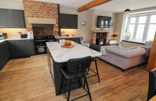 Kildwick Cottage | FARNHILL VIEW, pet friendly, character holiday cottage in Cross Hills