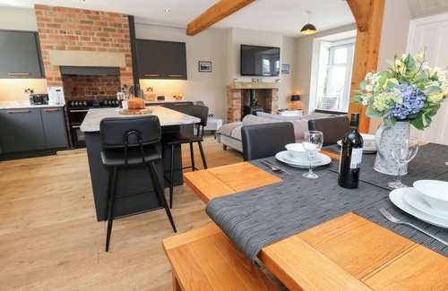 Kildwick Cottage | FARNHILL VIEW, pet friendly, character holiday cottage in Cross Hills