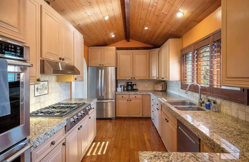 Larkfield-Wikiup House | Farpoint: Heated Infinity Pool, Mountain Views