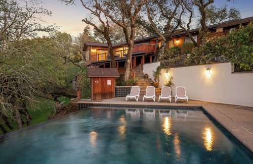 Larkfield-Wikiup House | Farpoint: Heated Infinity Pool, Mountain Views