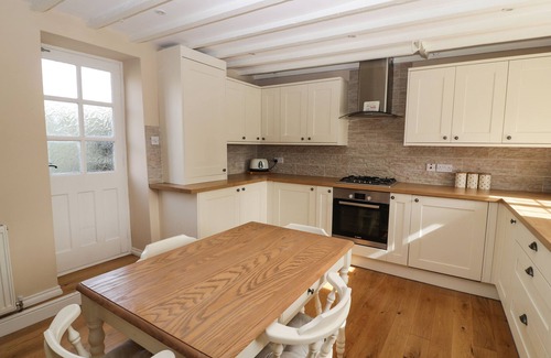 Sturton By Stow Cottage | FARRIERS COTTAGE, pet friendly, country holiday cottage in Ingham