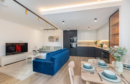 St Luke's Apartment | Farringdon Lux 2-bed flat w. Balcony - Clerkenwell