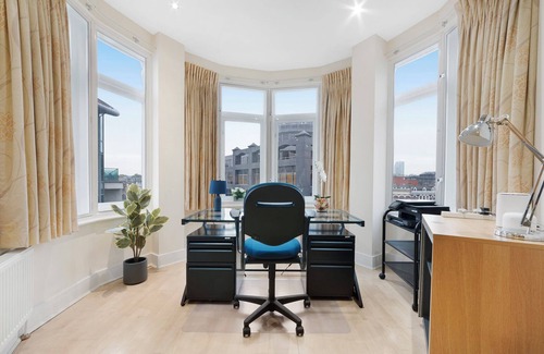 Farringdon Apartment | Farringdon Penthouse | Spacious 3 Bedroom 2 Bath