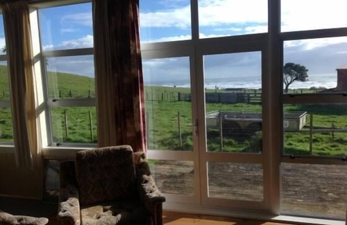 Awakino House | Farview Bach - Rural, beach, river and fishing!