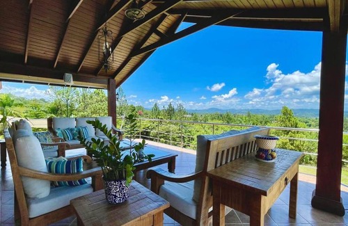 La Vega Province Villa | Fascinante rancho (personal de servicio incluido)