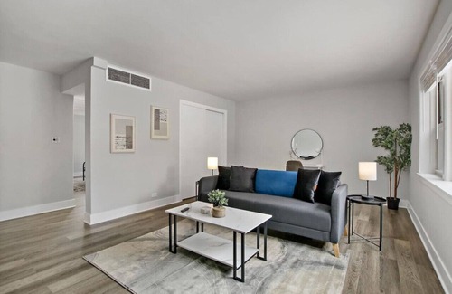 Skokie Apartment | Fascinating 1BR Apartment close to Leisure Center