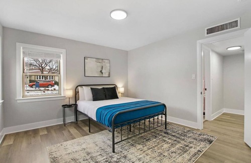 Skokie Apartment | Fascinating 1BR Apartment close to Leisure Center