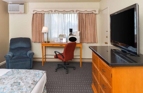 Solvang Hotel | Fascinating Architecture Around! Continental Breakfast, Near Sunny Fields Park!