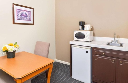 Solvang Hotel | Fascinating Architecture Around! Continental Breakfast, Near Sunny Fields Park!