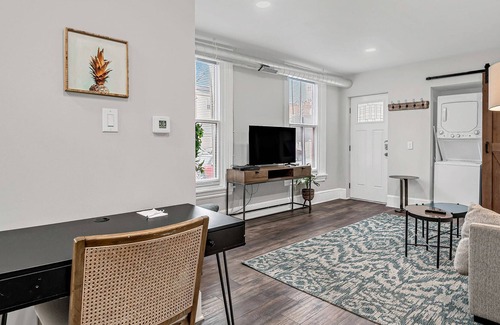 Downtown Harrisburg Apartment | Fashionable 2BR in Downtown Location w/ Work Area