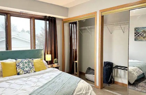 Hickory Hills Apartment | Fast Wi-Fi/4KTV/Free parking/Comfy beds/Getaway