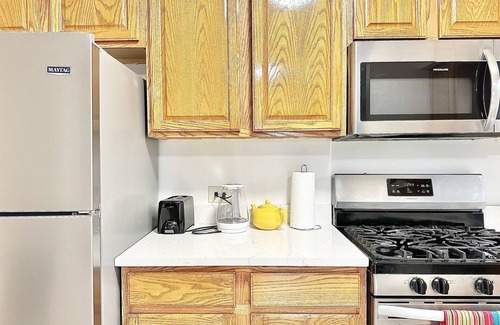 Hickory Hills Apartment | Fast Wi-Fi/4KTV/Free parking/Comfy beds/Getaway