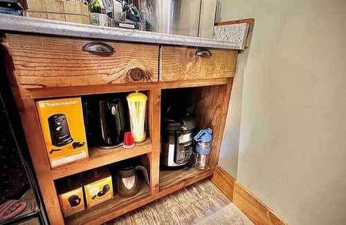 Independence House | FAST WI-FI Sardis Lake Cabin