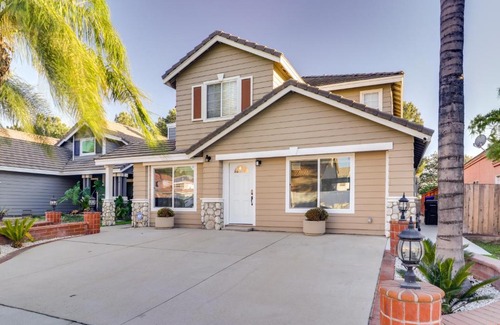 Fontana Apartment | Fast WiFi and Free Parking Cozy Fontana Apartment