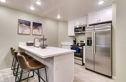 Fontana Apartment | Fast WiFi & Free Parking: Cozy Fontana Apartment