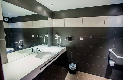 Montmarault Hotel | FastHotel Montmarault - Auberge du Grand Champ