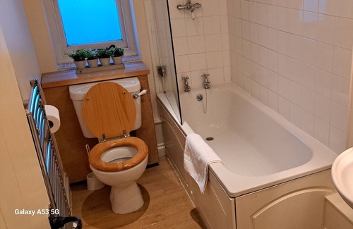 Watlington Bed & Breakfast | Fat Fox inn