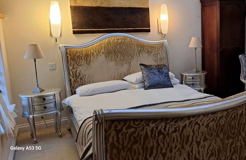 Watlington Bed & Breakfast | Fat Fox inn