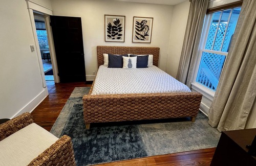 East End Cottage | Fatherland Cottage within walking distance of popular areas in Nashville.