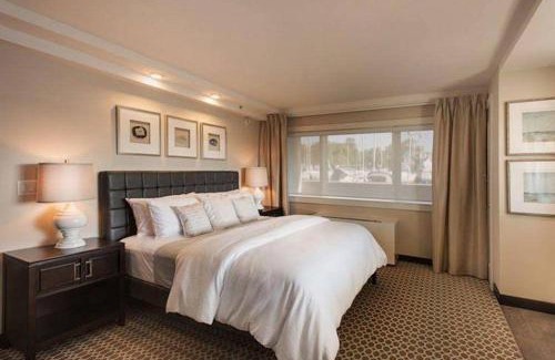 Port Washington Hotel | Fathoms Hotel & Marina