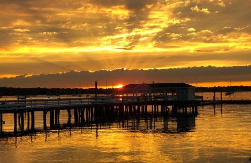 Port Washington Hotel | Fathoms Hotel & Marina